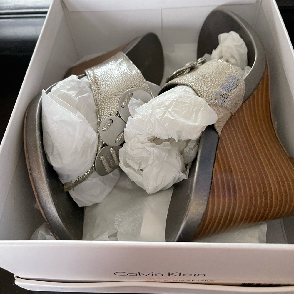 Calvin Klein 8 1/2 3.75 inch shoes